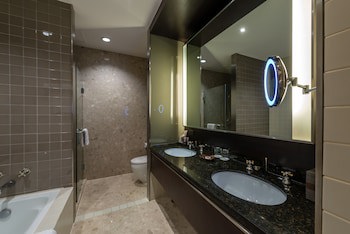 Emporium Suites By Chatrium