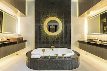 Emporium Suites By Chatrium
