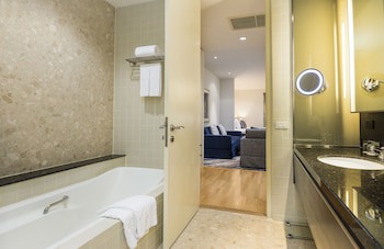 Emporium Suites By Chatrium