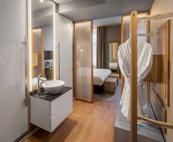 987 Design Prague Hotel