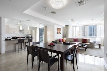 Avenue Hotel