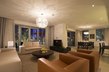 Avenue Hotel