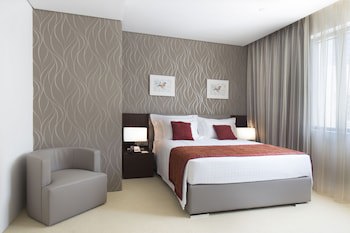 Avenue Hotel
