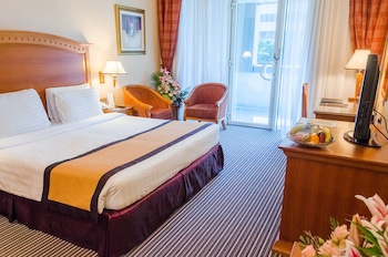 Avenue Hotel
