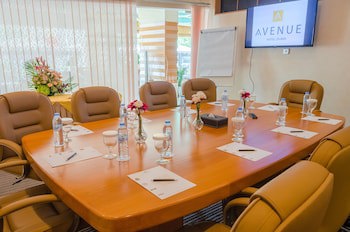 Avenue Hotel