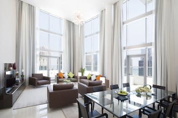 Avenue Hotel