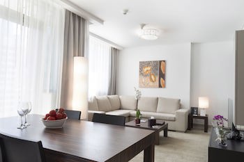 Avenue Hotel