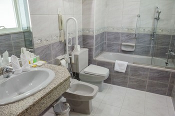Avenue Hotel
