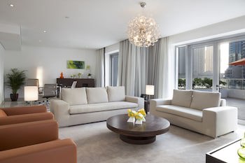 Avenue Hotel