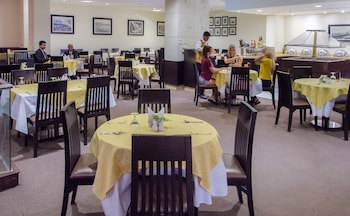 Avenue Hotel