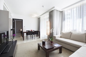 Avenue Hotel