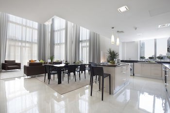 Avenue Hotel
