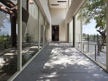 Gloria Manor