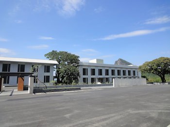 Gloria Manor