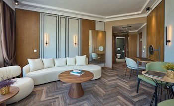 Royal Hotel