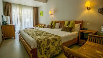 Le Peninsula Bay Beach Resort