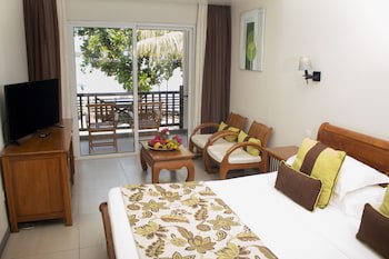 Le Peninsula Bay Beach Resort