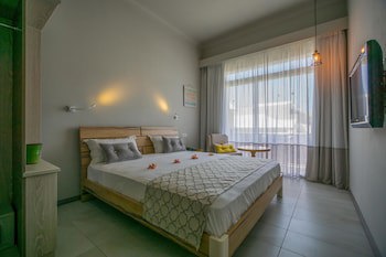 Le Peninsula Bay Beach Resort