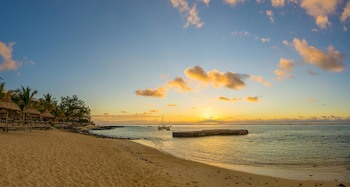 Le Peninsula Bay Beach Resort
