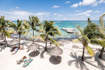 Le Peninsula Bay Beach Resort