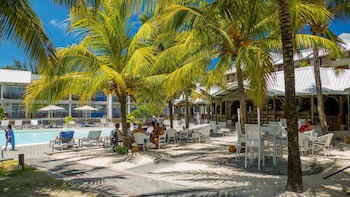 Le Peninsula Bay Beach Resort