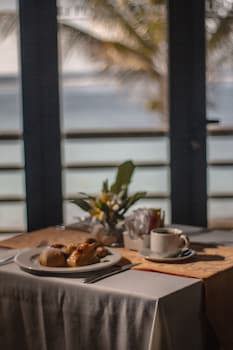 Le Peninsula Bay Beach Resort