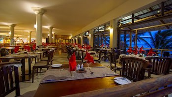 Le Peninsula Bay Beach Resort