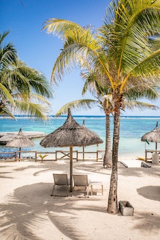 Le Peninsula Bay Beach Resort