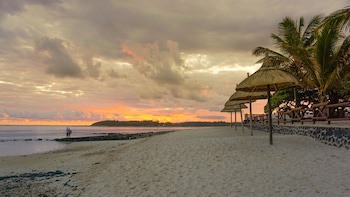 Le Peninsula Bay Beach Resort
