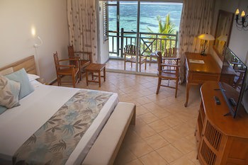 Le Peninsula Bay Beach Resort