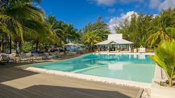 Le Peninsula Bay Beach Resort