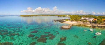 Le Peninsula Bay Beach Resort