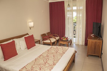 Le Peninsula Bay Beach Resort