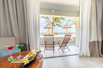 Le Peninsula Bay Beach Resort
