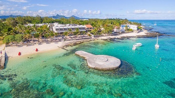 Le Peninsula Bay Beach Resort