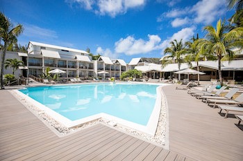 Le Peninsula Bay Beach Resort