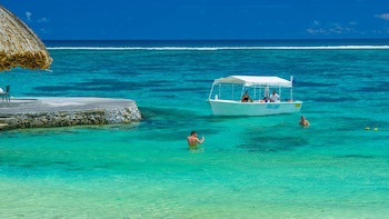 Le Peninsula Bay Beach Resort