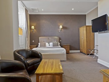The Oaks Hotel