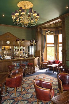 The Oaks Hotel