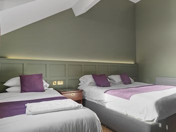The Oaks Hotel