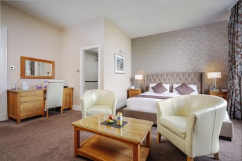 The Oaks Hotel