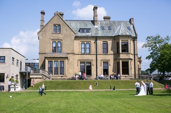 The Oaks Hotel