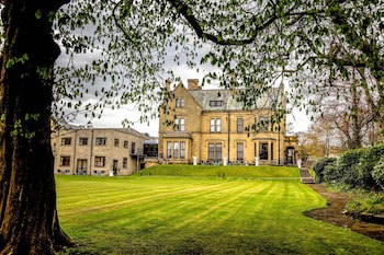 The Oaks Hotel