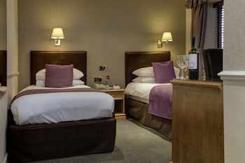 The Oaks Hotel