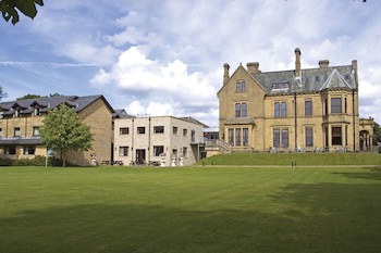 The Oaks Hotel