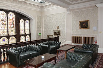 The Oaks Hotel