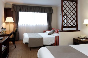 The Oaks Hotel