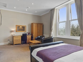 The Oaks Hotel