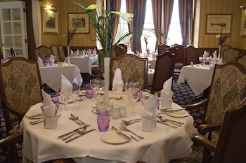 The Oaks Hotel