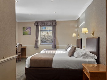 The Oaks Hotel